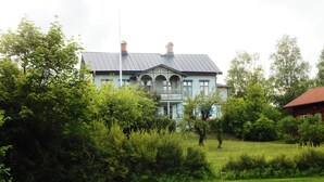 A large, two-story building with a symmetrical facade, a central entrance, and a balcony. - Wallin House  (Värmlands län)