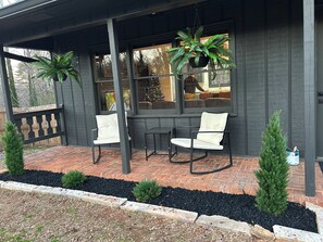 Terrace/patio - Charming 3-bedroom house next to popular Dahlonega Wineries (Dahlonega)