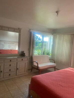 4 bedrooms, WiFi, bed sheets - House from Saturday to Sunday with heated pool (Cocoyoc)