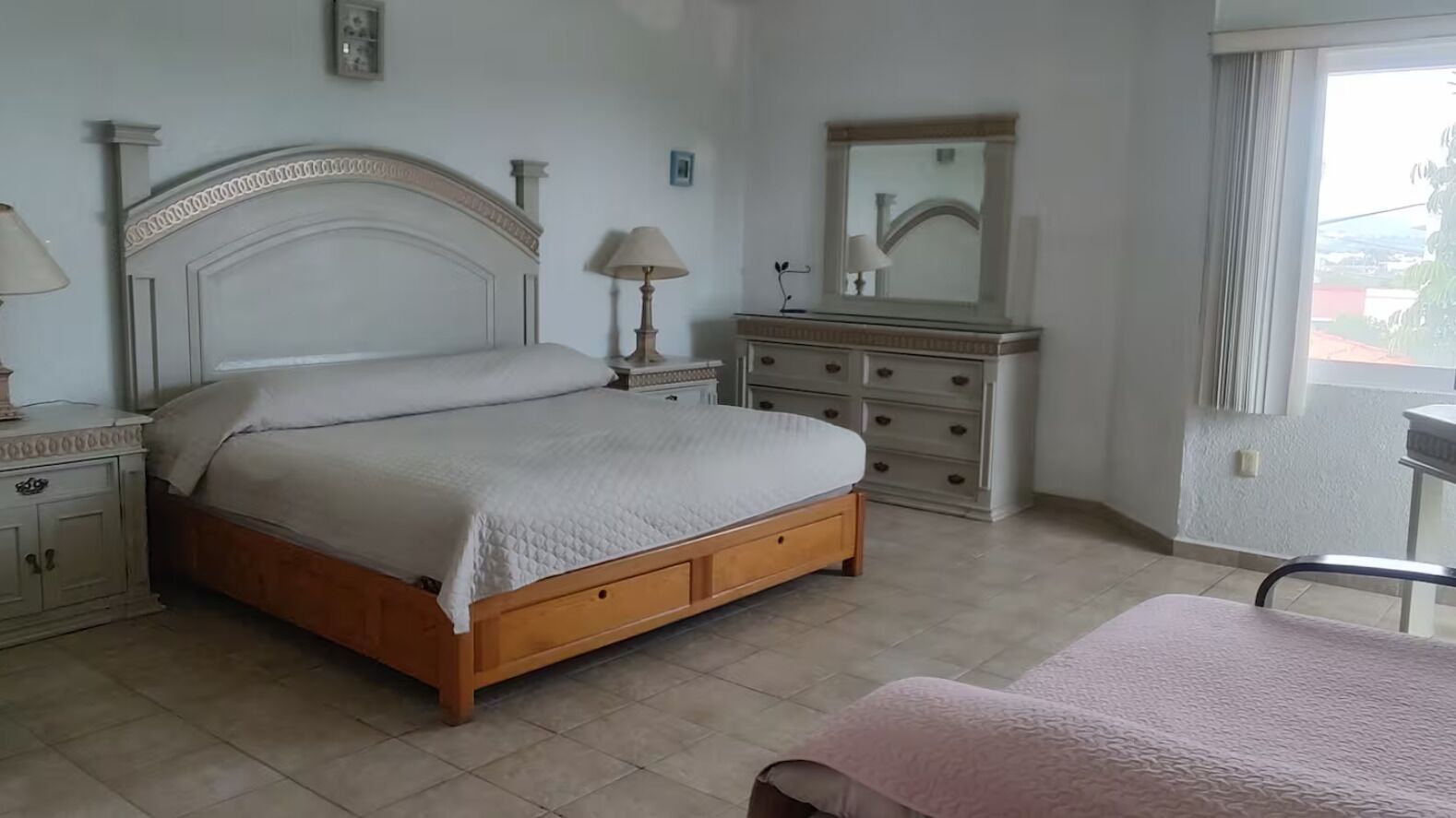 4 bedrooms, WiFi, bed sheets