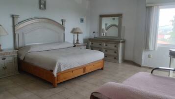 4 bedrooms, WiFi, bed sheets