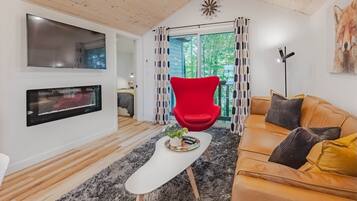 电视、壁炉、桌上足球