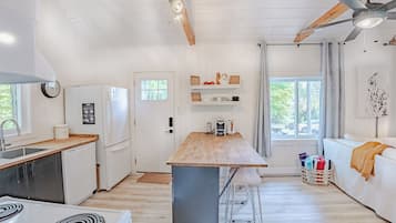 冰箱、微波炉、烤箱、炉灶