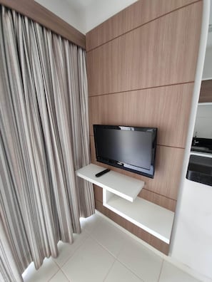 Standard Suite, Non Smoking, Kitchenette | 1 bedroom, desk, blackout drapes, free WiFi