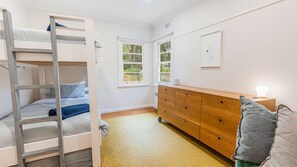 3 dormitorios, tabla de planchar con plancha, Internet y ropa de cama