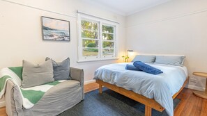 3 bedrooms, desk, iron/ironing board, WiFi