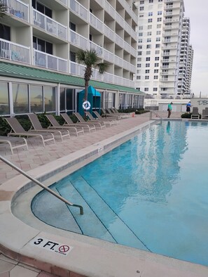 屋内プール、屋外プール