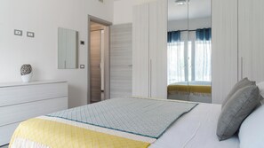 2 habitaciones, tabla de planchar con plancha y ropa de cama 