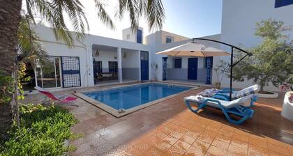 Villa with pool, in Er Riadh near Djerba Hood capacity up to 12 pers ok 
