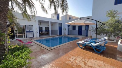 Villa with pool, in Er Riadh near Djerba Hood capacity up to 12 pers ok 