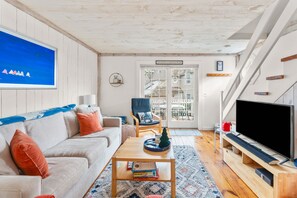 Smart TV - Maushop, 3 Brant Rock-2 bedrooms, 1.5 Baths, A/C, Patios and more (Mashpee)