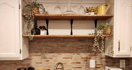 Charming 1-bedrm suite with WiFi, AC & pet friendly in West Kelowna