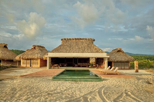 Mariana 1 , beach front home