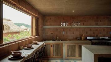 Fridge, oven, stovetop, coffee/tea maker