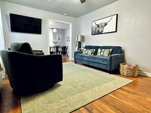 Living area - 3-bedroom house, Pet Friendly with High Speed Internet, in Cozy Amarillo (Amarillo)