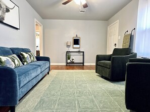 Living area - 3-bedroom house, Pet Friendly with High Speed Internet, in Cozy Amarillo (Amarillo)