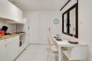 Fridge, microwave, coffee/tea maker, toaster