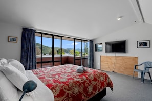 4 bedrooms, WiFi, bed sheets - Waimarama Hideaway - Waikawa Holiday Home (Waikawa)