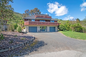 Exterior - Waimarama Hideaway - Waikawa Holiday Home (Waikawa)