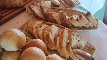 Desayuno bufé gratuito y diario