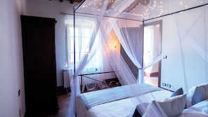 Lyxsvit - utsikt mot parken | Mörkläggningsgardiner, strykjärn/strykbräda och gratis wi-fi