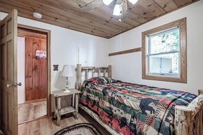 3 chambres, fer et planche à repasser, Wi-Fi, draps fournis