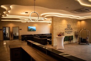 Lobby sitting area - Hotel Via Serdika (Sofia)