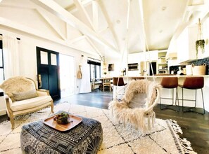 TV, lareira, aparelho de som