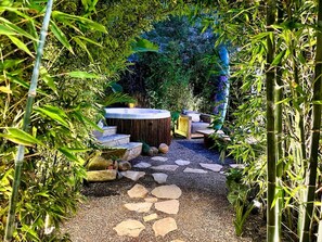Outdoor spa tub - Channel Islands Beach Retreat (Oxnard)