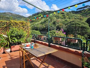Outdoor dining - Gian's Little House (Monterosso al Mare)