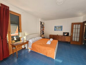 1 chambre, lit parapluie, Wi-Fi, draps fournis
