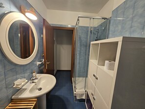Shower, hair dryer, bidet, towels - Gian's Little House (Monterosso al Mare)
