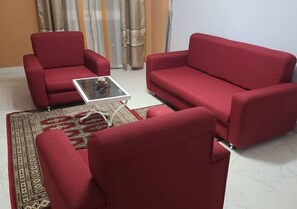 TV - TOURACO SUITE HOTEL BUSINESS (Mbour)
