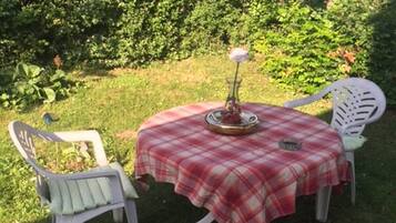 Gemeinsamer Schlafsaal, 1 Schlafzimmer, Raucher, Terrasse | Speisen im Freien
