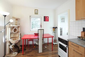 Dortoir partagé, 1 chambre, fumeur, patio | Salle à manger