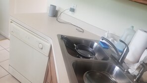 Refrigerador, microondas, parrilla de estufa y lavavajillas