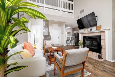 Private Backyard + Deck - Near DFW + Toyota Music
