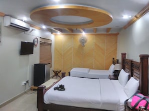 Deluxe Double Room, Mountain View | Soundproofing, iron/ironing board, free WiFi