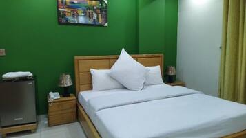 Deluxe Double Room, Mountain View | Soundproofing, iron/ironing board, free WiFi