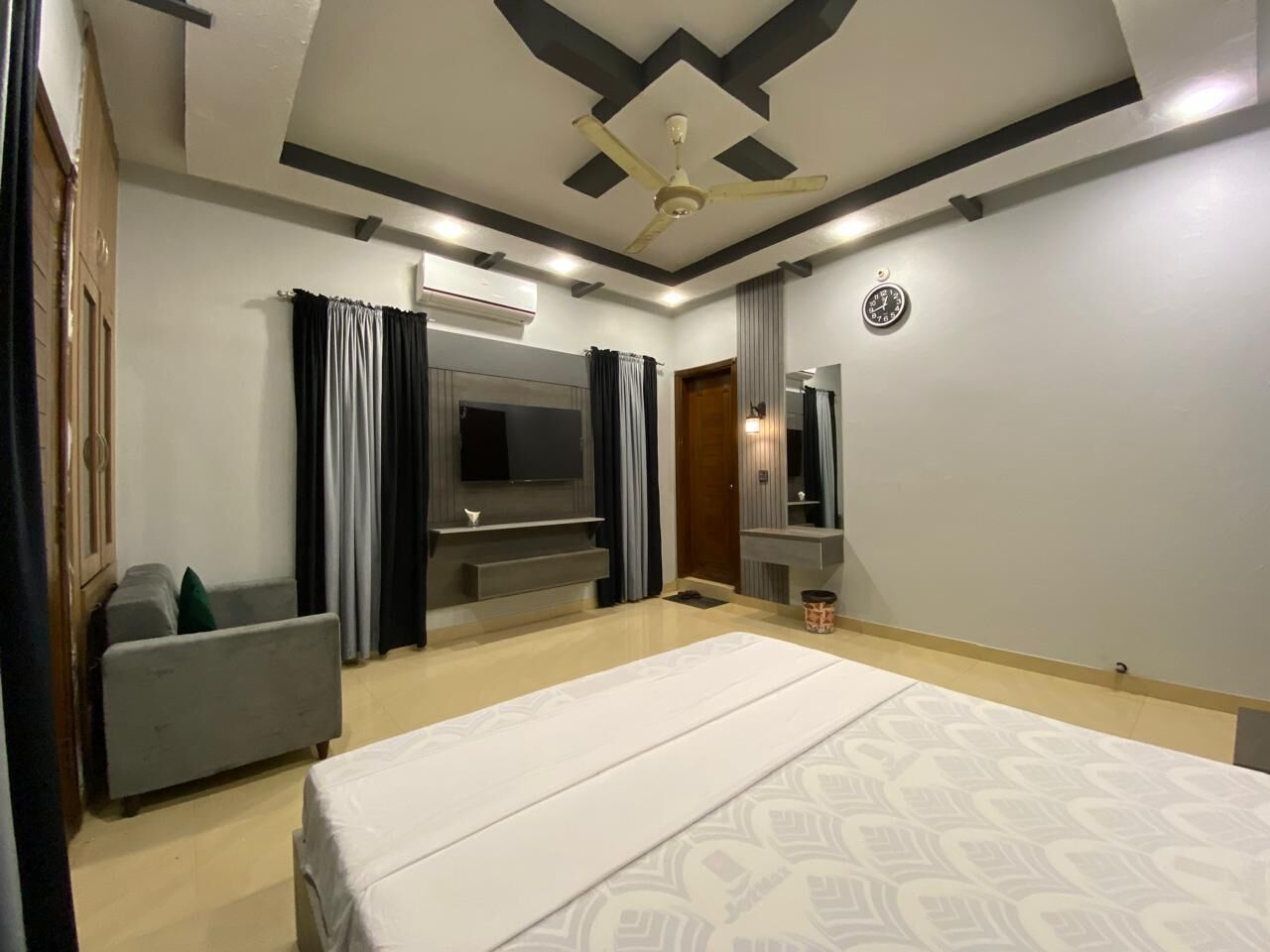 11 chambres, fer et planche à repasser, Wi-Fi, draps fournis