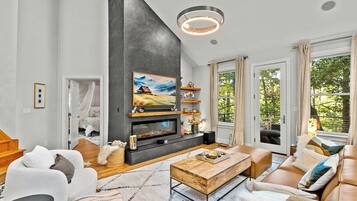 TV connectée, cheminée, jeux vidéo, baby-foot