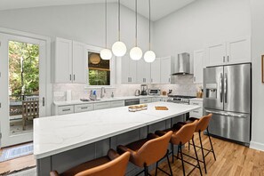 Fridge, microwave, oven, stovetop - Luxurious 7BR Asheville Retreat with Hot Tub, Sauna, Game Room & Mountain Views (Swannanoa)