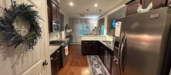 FOUR BEDROOMS! Quiet and convenient Masters rental. Easy access to everything.