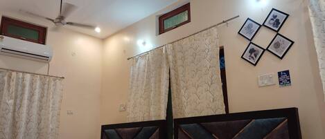 8 chambres, lit parapluie, Wi-Fi, draps fournis