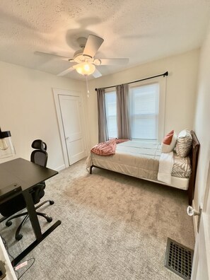 3 bedrooms, desk, iron/ironing board, WiFi
