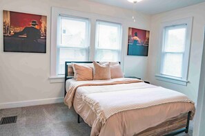 3 bedrooms, desk, iron/ironing board, WiFi