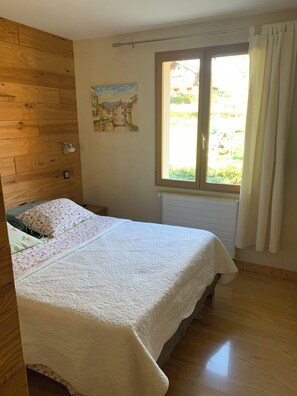 3 soverom, strykejern/-brett, wi-fi (inkludert) og sengetøy