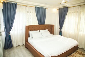 2 slaapkamers, een kluis op de kamer, een strijkplank/strijkijzer, wifi