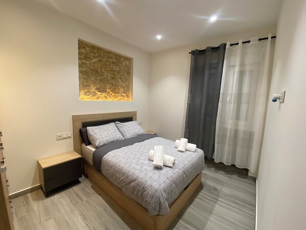 2 bedrooms, iron/ironing board, WiFi, bed sheets