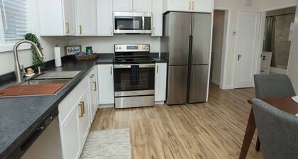 Super clean and Charming 3-bedroom house with WiFi, AC in Richfield